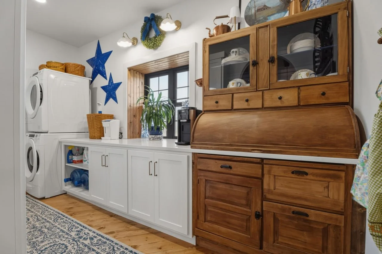 Living room with arches